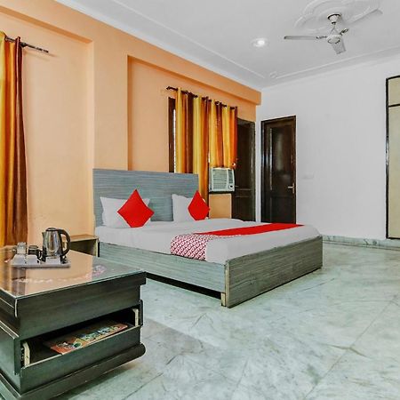 Hotel O Orlov Noida Kültér fotó